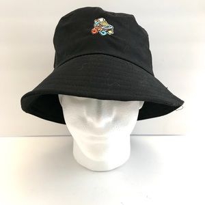 🧊A black bucket hat🧊